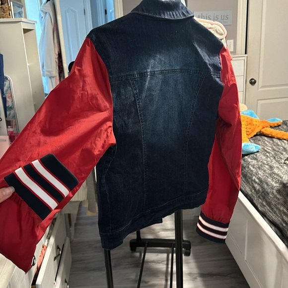 Like new refuge Jean jacket - Picture 2 of 2